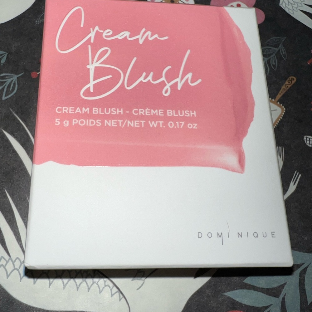 Dominique Cosmetics Bundle - Picture 6 of 12